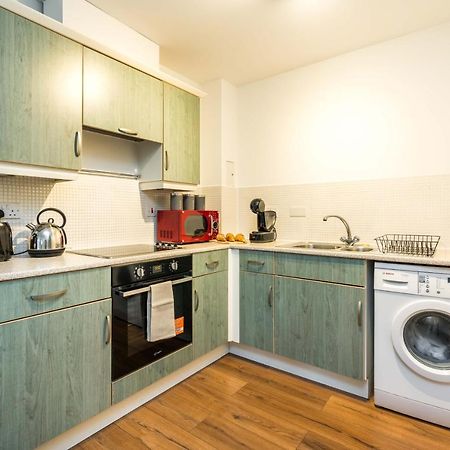 Fast Internet One Bedroom Apartment In Greater London, Id Required Extérieur photo
