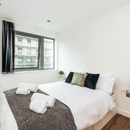 Fast Internet One Bedroom Apartment In Greater London, Id Required Extérieur photo