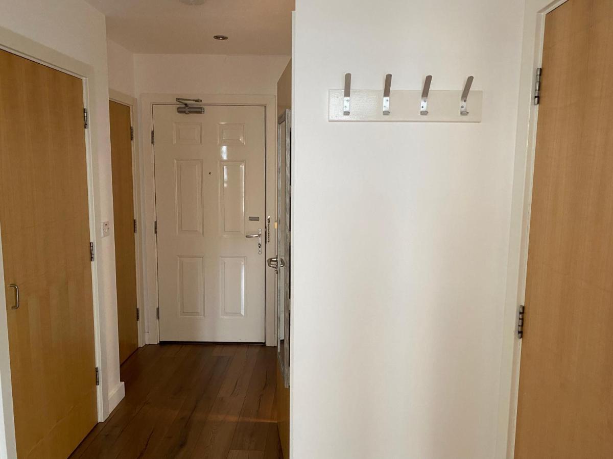 Fast Internet One Bedroom Apartment In Greater London, Id Required Extérieur photo