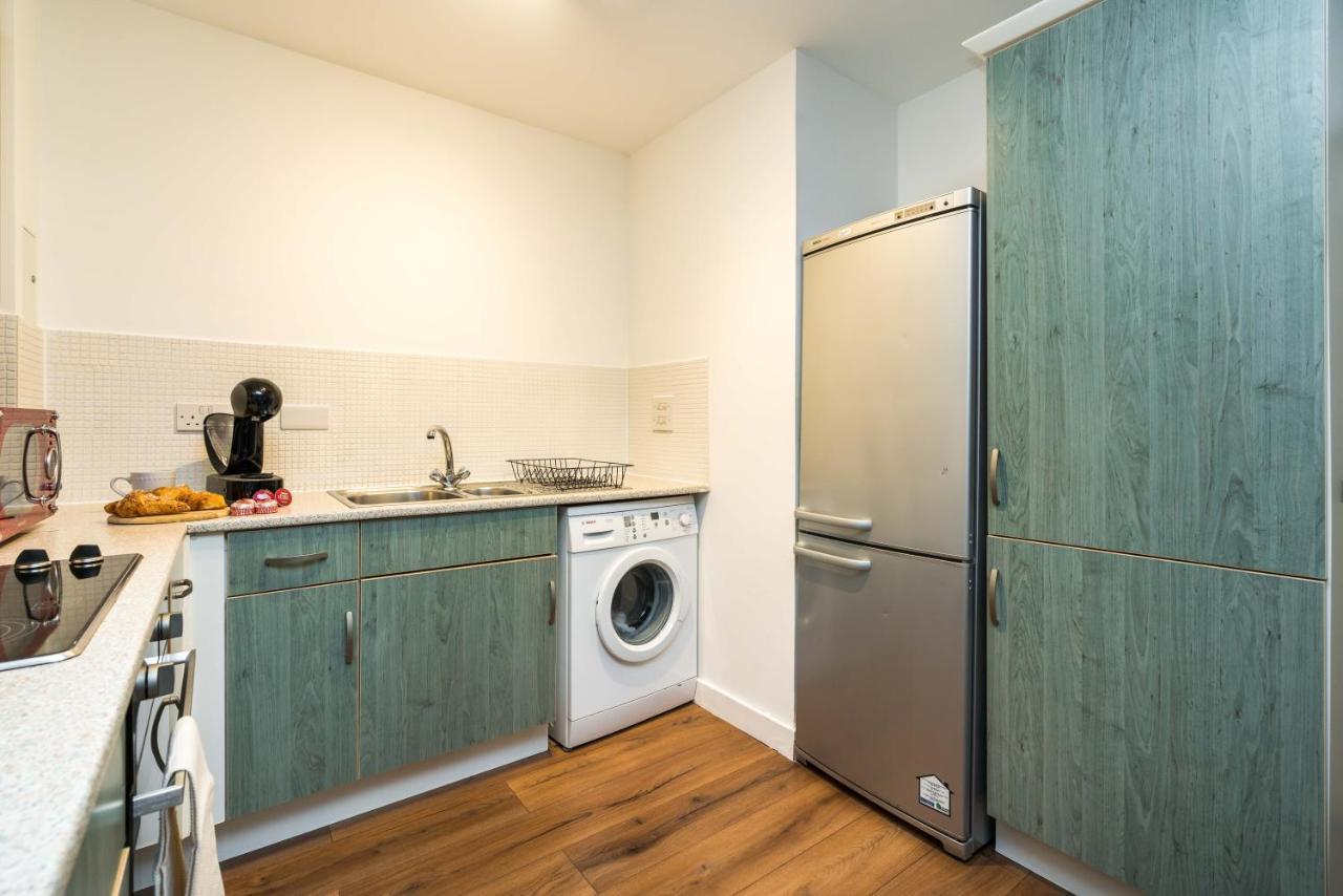 Fast Internet One Bedroom Apartment In Greater London, Id Required Extérieur photo