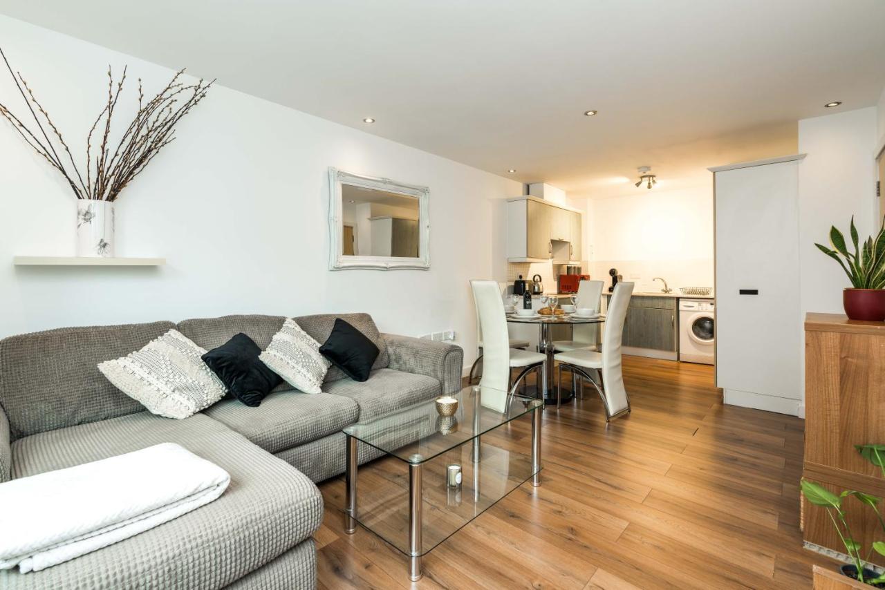 Fast Internet One Bedroom Apartment In Greater London, Id Required Extérieur photo