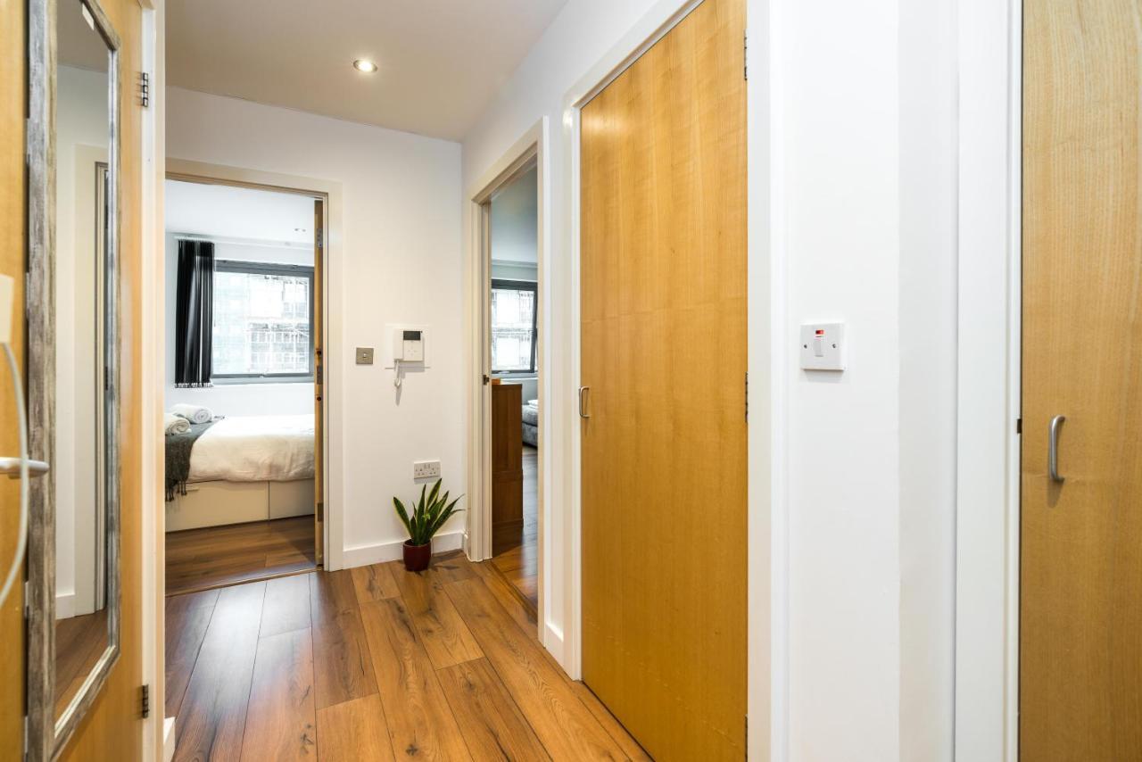 Fast Internet One Bedroom Apartment In Greater London, Id Required Extérieur photo