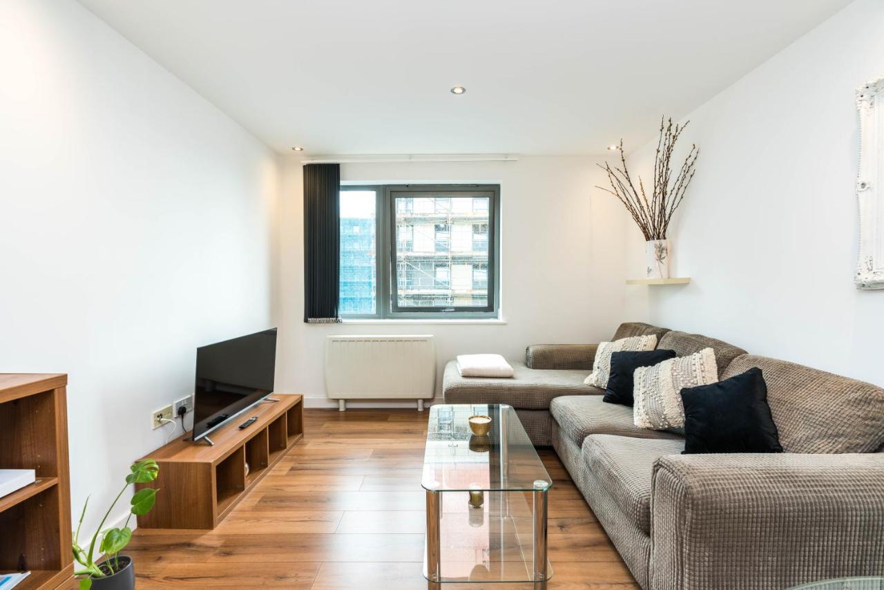 Fast Internet One Bedroom Apartment In Greater London, Id Required Extérieur photo