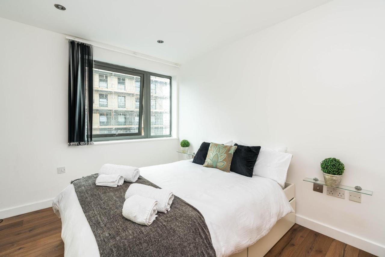 Fast Internet One Bedroom Apartment In Greater London, Id Required Extérieur photo
