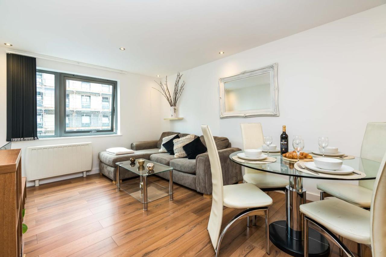 Fast Internet One Bedroom Apartment In Greater London, Id Required Extérieur photo