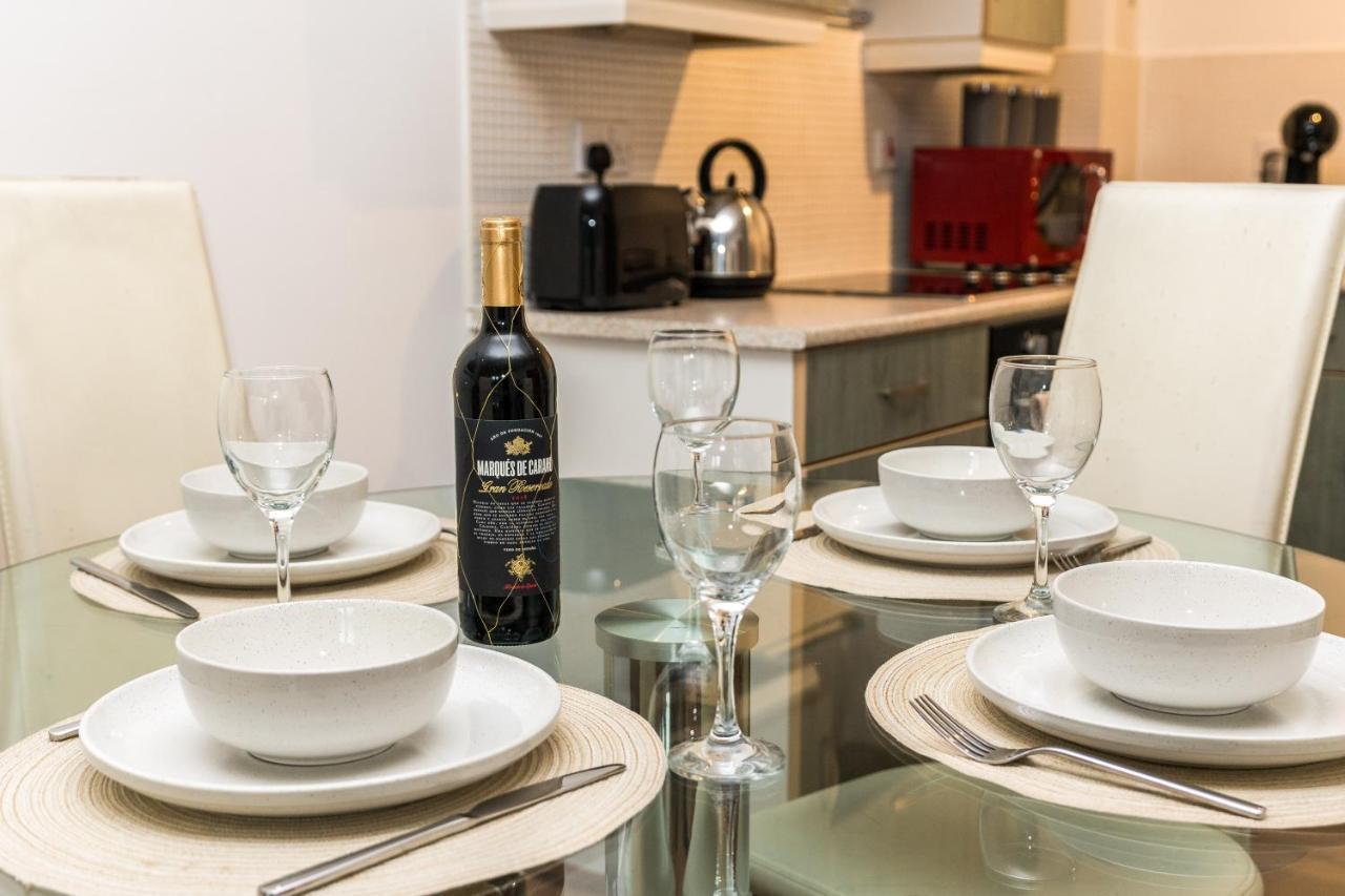 Fast Internet One Bedroom Apartment In Greater London, Id Required Extérieur photo