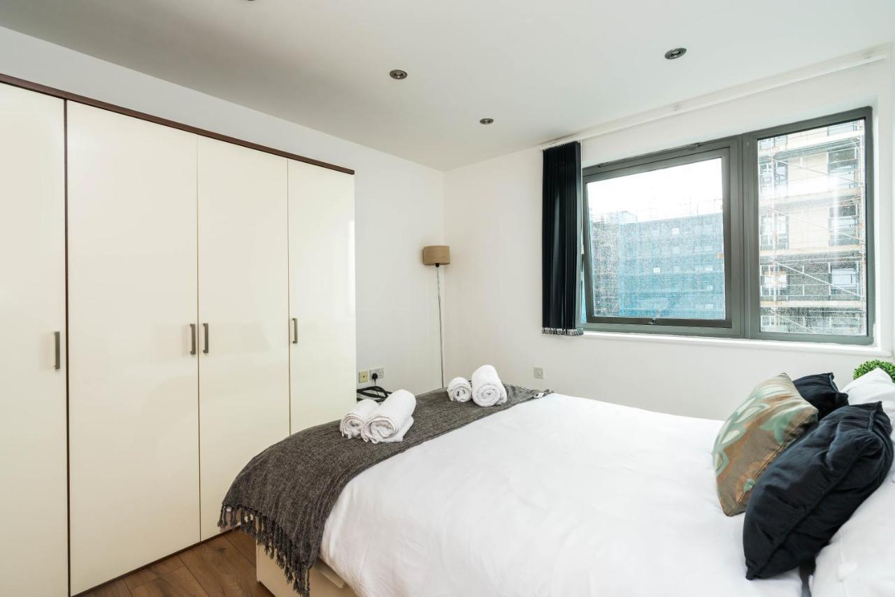 Fast Internet One Bedroom Apartment In Greater London, Id Required Extérieur photo