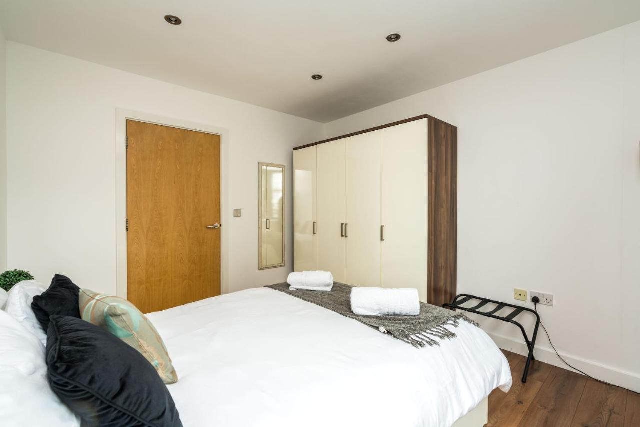 Fast Internet One Bedroom Apartment In Greater London, Id Required Extérieur photo