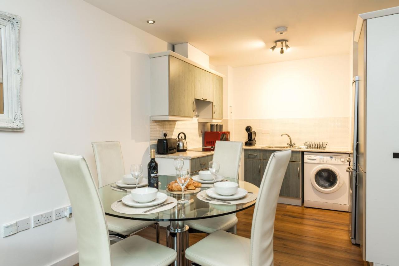Fast Internet One Bedroom Apartment In Greater London, Id Required Extérieur photo